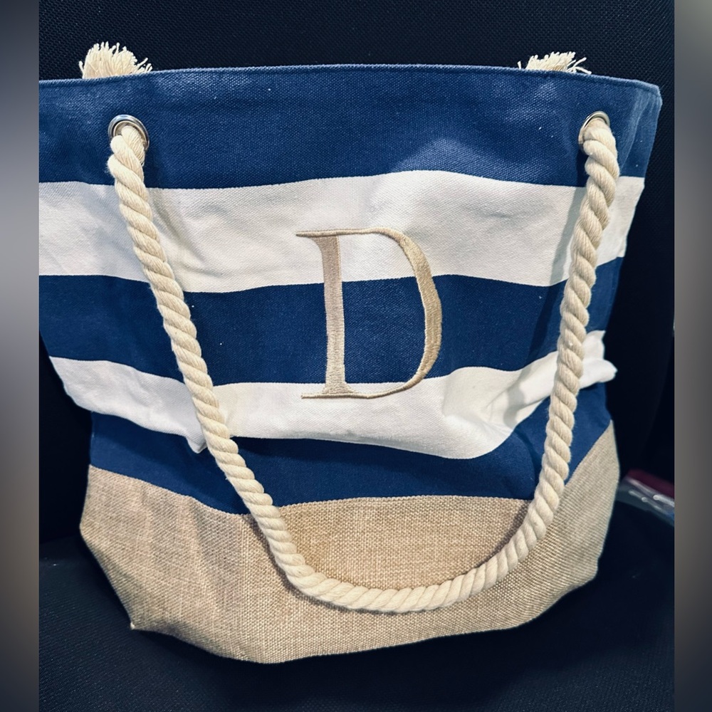 NWOT Monogrammed “D” Tote Bag - Picture 2 of 4